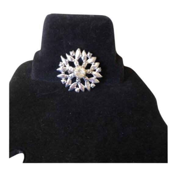 Brooch Vintage Mid Century Silver Tone Flower Snow Flake Center Rhinestone Pin - Picture 4 of 8